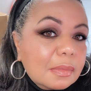 Meet your Posher, Leanora